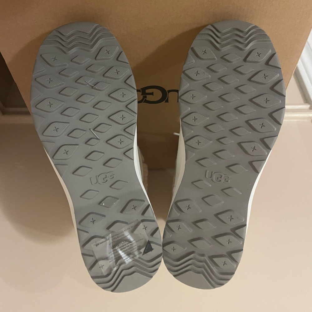 NEW UGG Adirondack III Boot - Picture 6 of 11